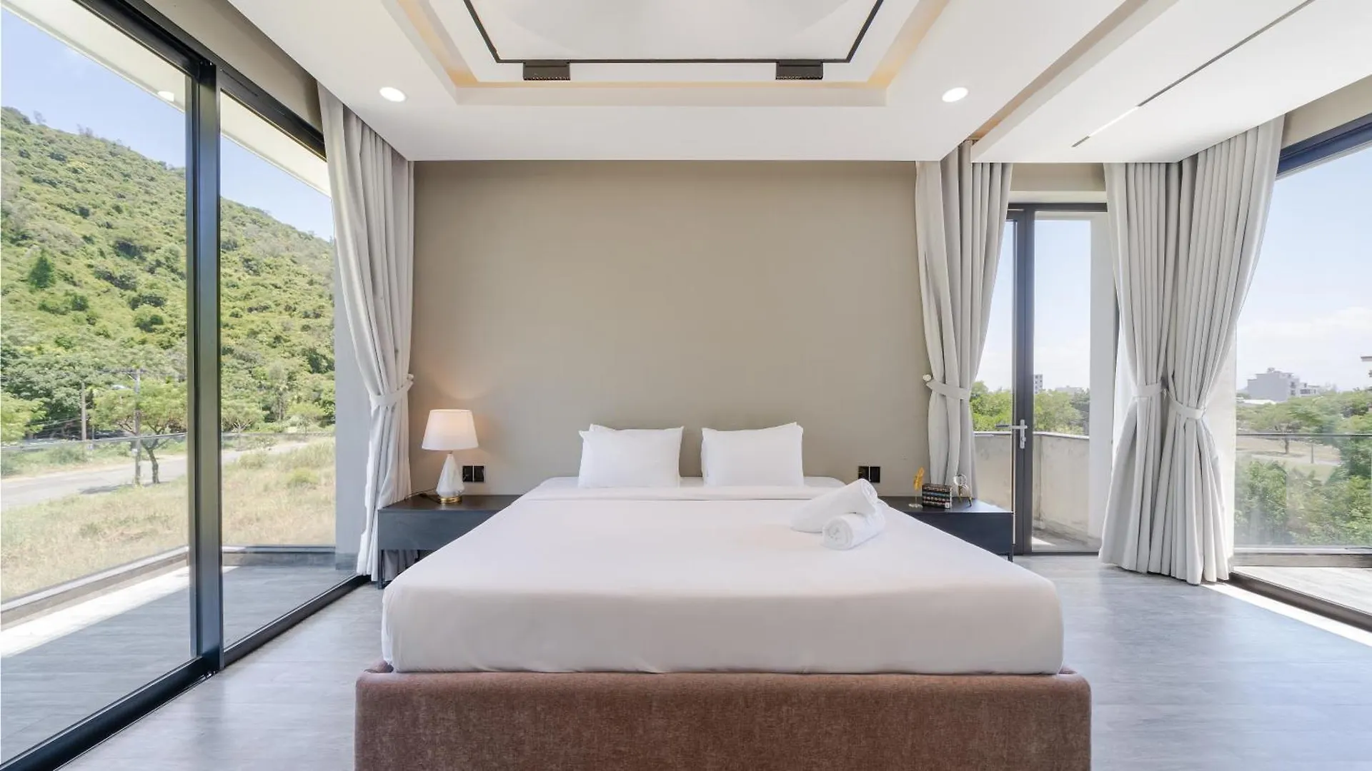 The Querencia Luxury Huge Pool Villa - Free Pick Up And Full Ac Da Nang