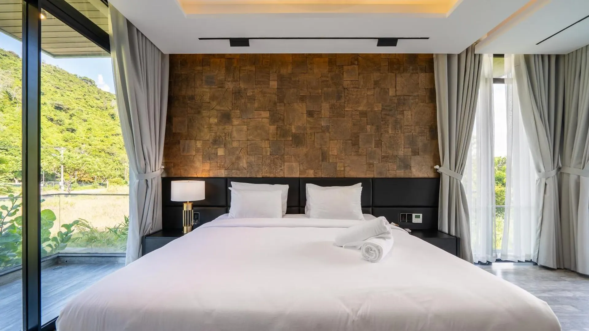 The Querencia Luxury Huge Pool Villa - Free Pick Up And Full Ac Da Nang