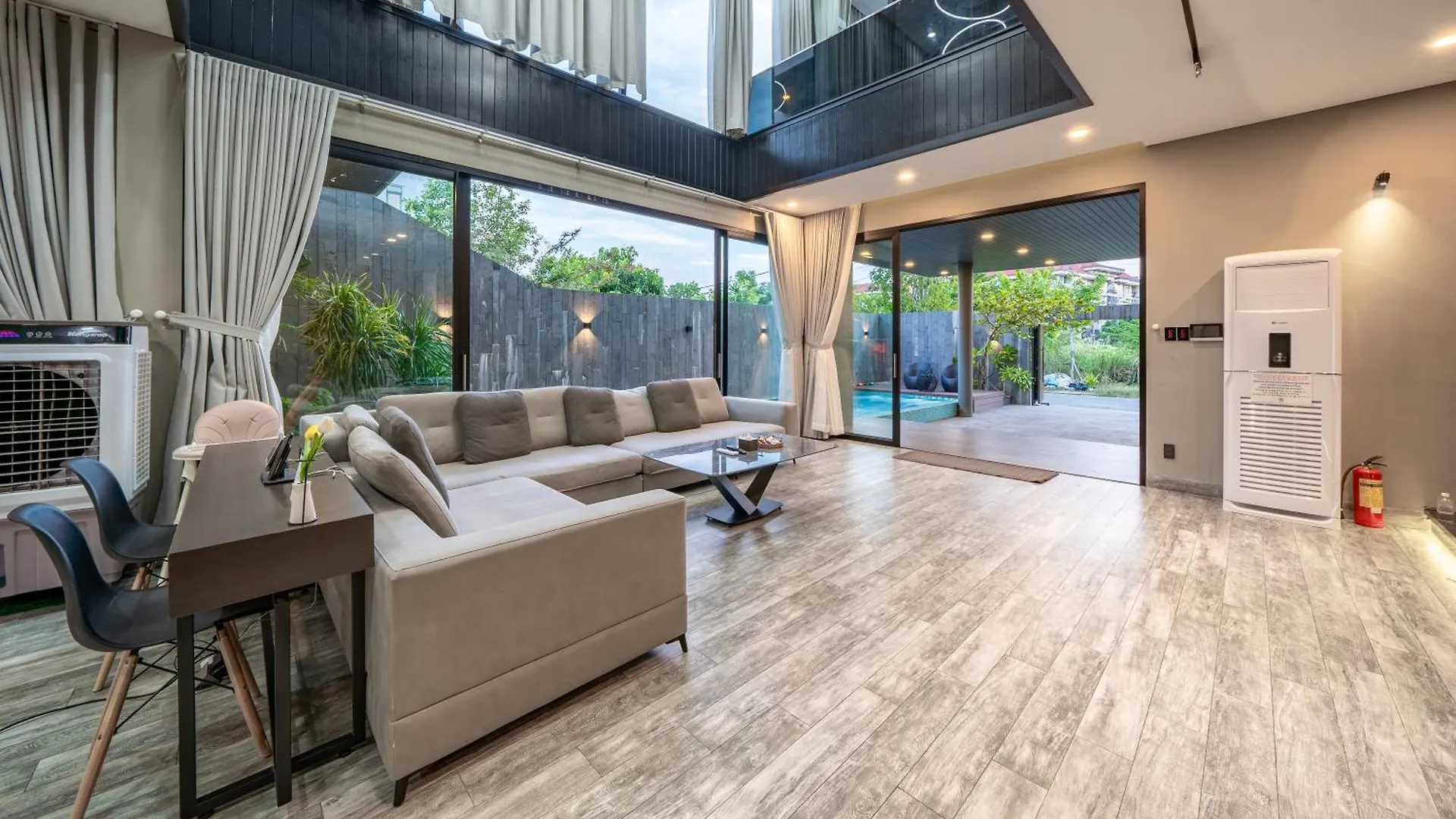 The Querencia Luxury Huge Pool Villa - Free Pick Up And Full Ac Da Nang 0*,  Vietnam